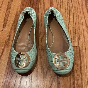 Mint condition Tory Burch aqua crocodile Reva flats
